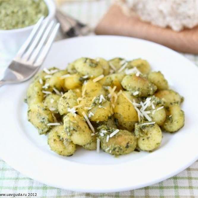 Ньокки картофельные с соусом Песто