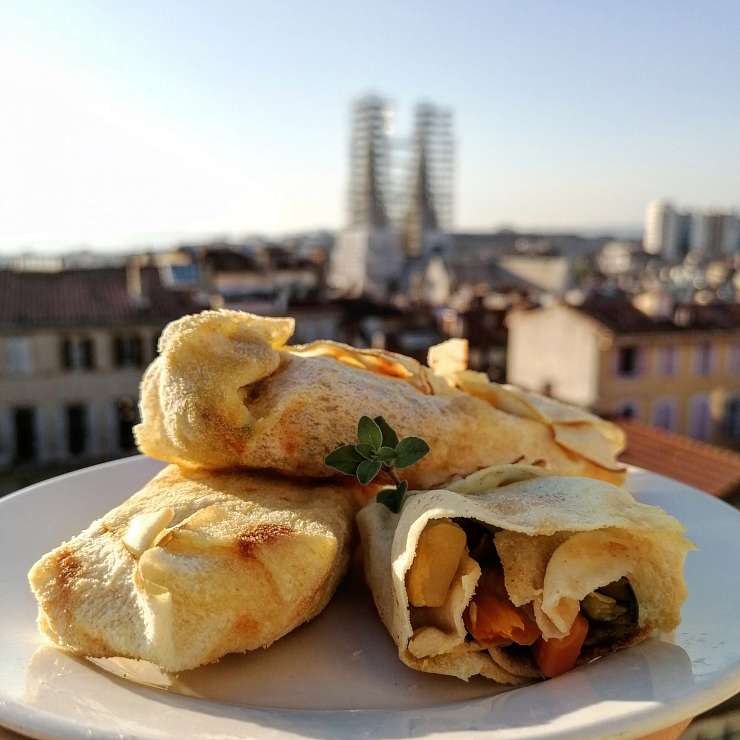 Рулетики из хлеба карасау 