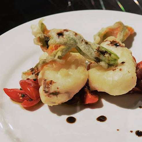 Жареная треска с помидорами черри и бальзамическим ароматом