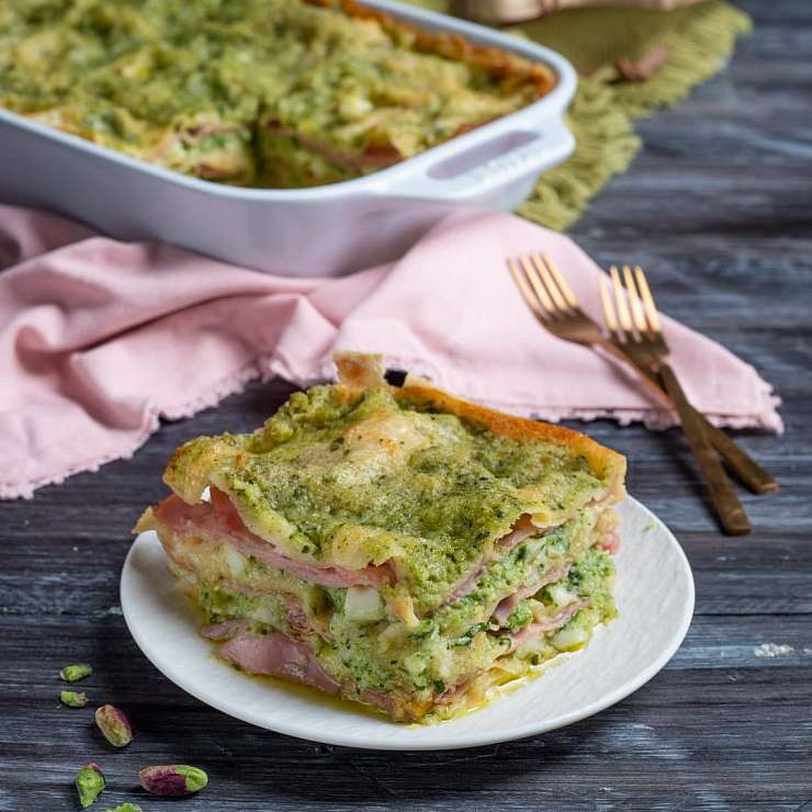 Лазанья из хлеба карасау с песто из цуккини и мортаделлой 