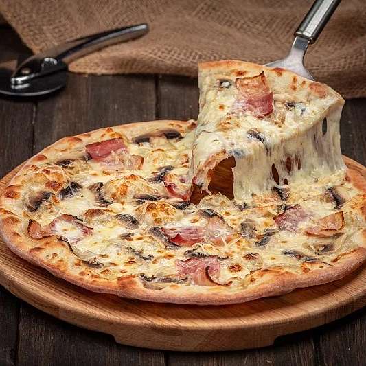 Пицца с панчеттой