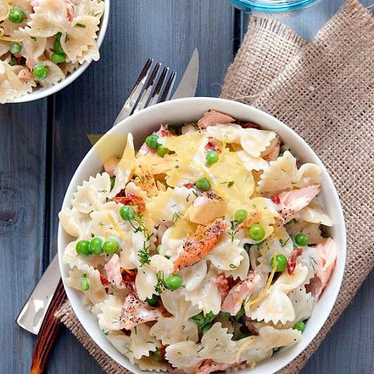 Фарфалле с укропом и лососем в сливочном соусе