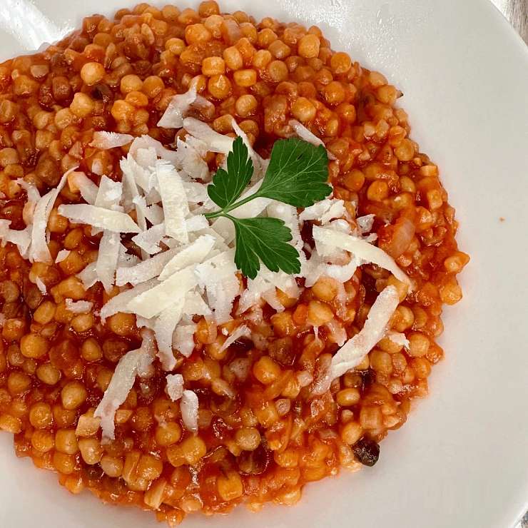 Фрегола с томатами по-сардински 