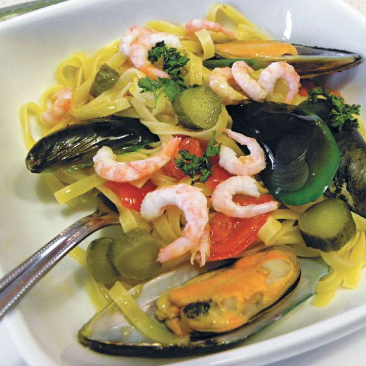 Теплый "рыбацкий" салат