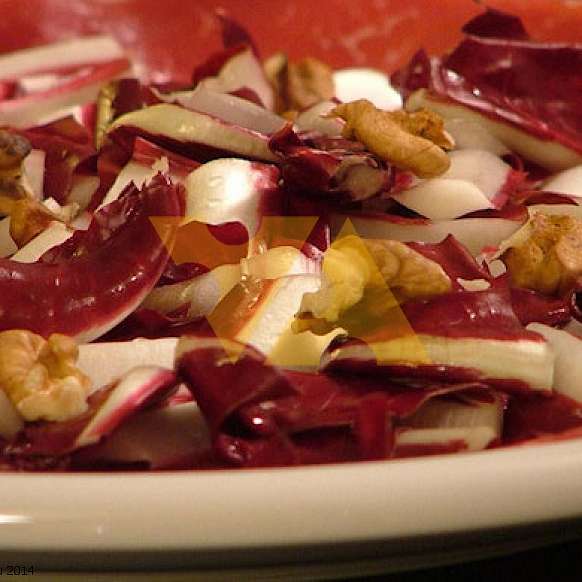 Карпаччо из брезаолы с цикорием и грецкими орехами