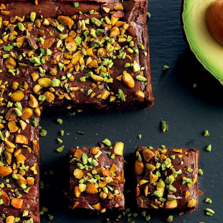 Фисташковый брауни с авокадо