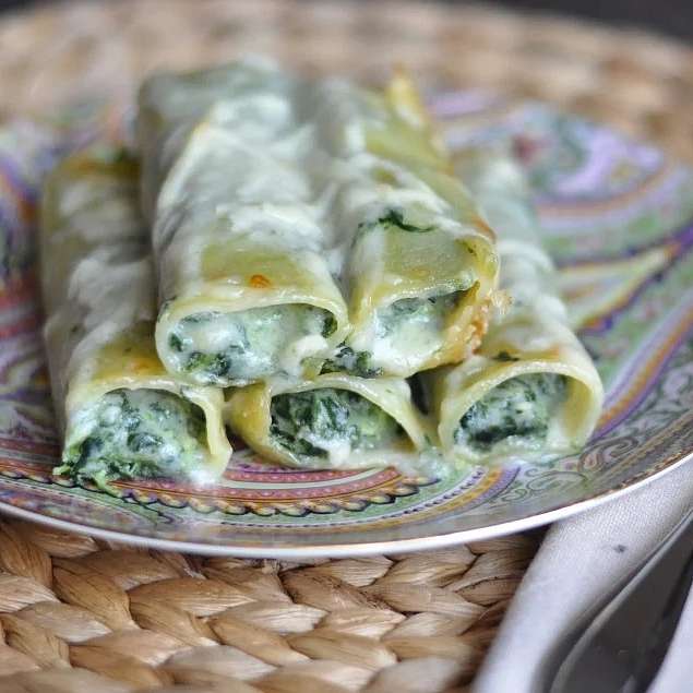 Каннеллони с рикоттой и шпинатом
