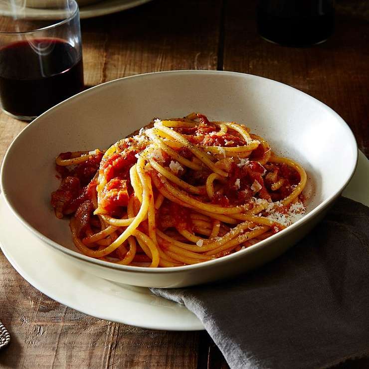 Букатини с соусом из мяса ягненка