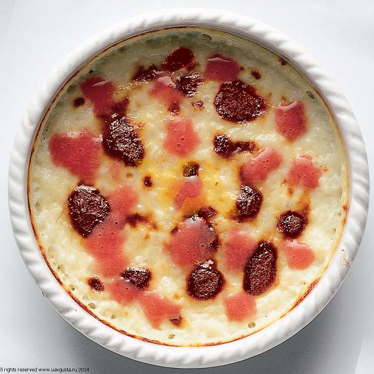 Кокосовый рисовый пудинг с клубничным соусом