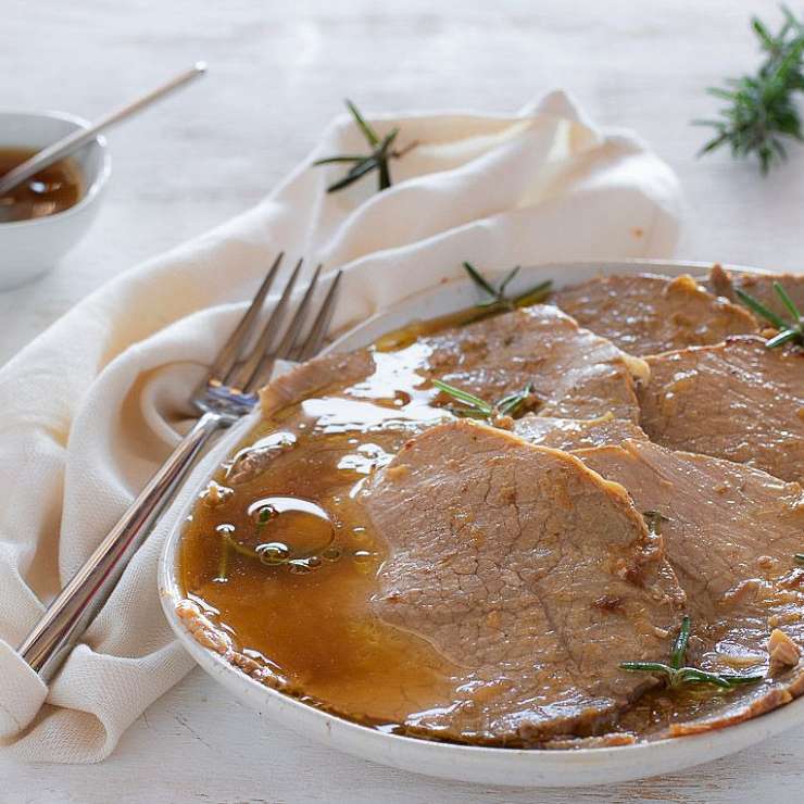 Телятина запеченная на сковороде