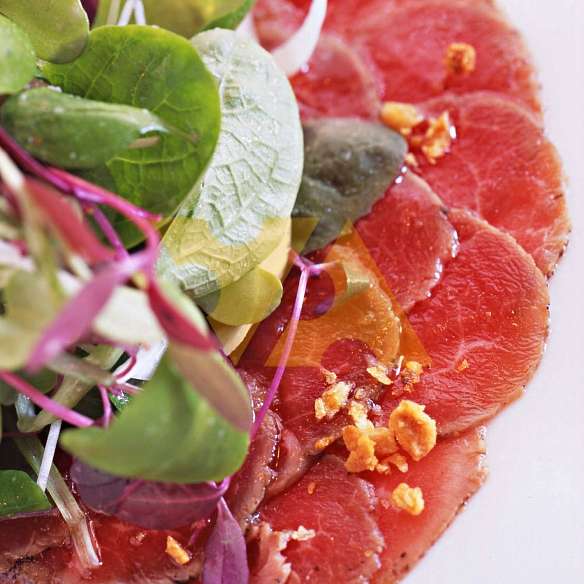 Карпаччо с острыми соусами