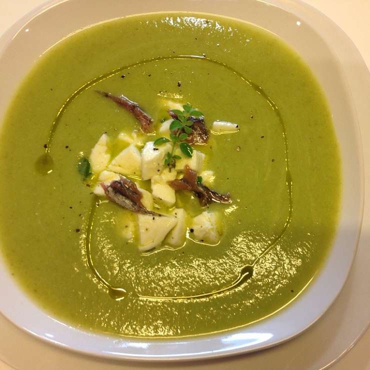 Суп-пюре из цуккини со свежей моцареллой