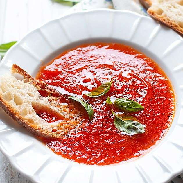 Томатно-базиликовый суп с лазаньей