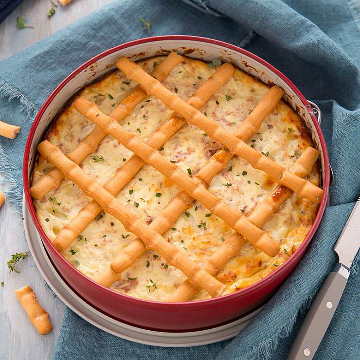 Солёный пирог с хлебными палочками Saltelli