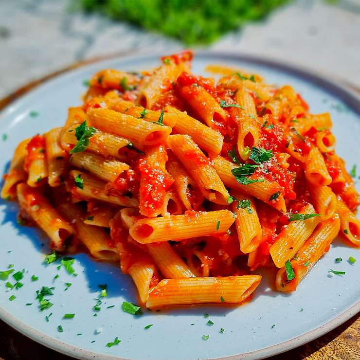 Пенне с пикантным соусом арраббьята