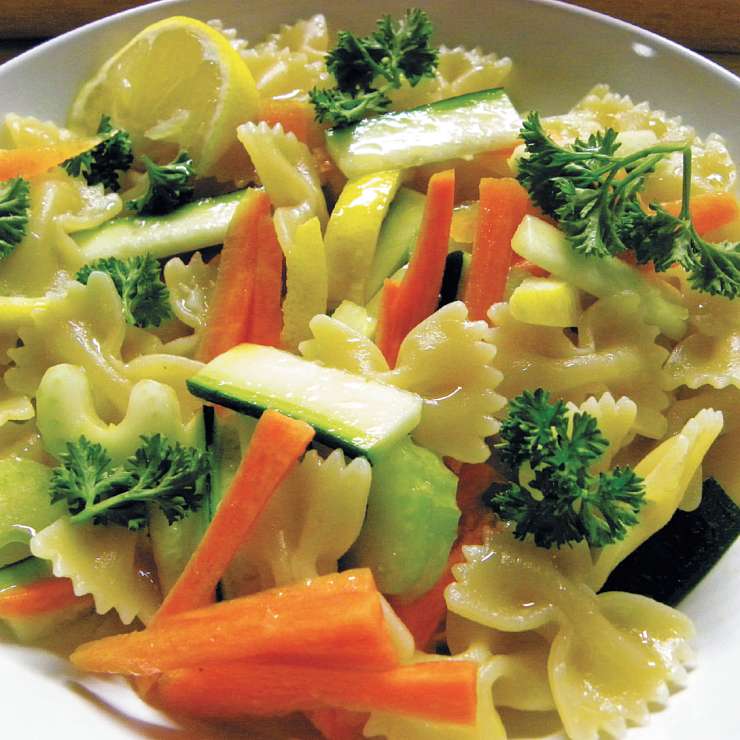  Фарфалле с овощами и лимоном