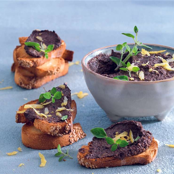 Паштет из черных оливок