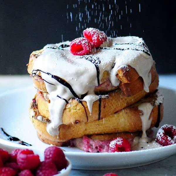 Французский тост с Бальзамической глазурью и начинкой из малины и маскарпоне