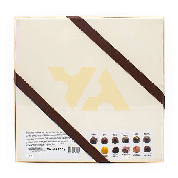 4085С Пралине ассорти COCOA SELECTION, STAINER, 0,250 кг (бежевая коробка с лентами)  ANDREA STAINER Италия