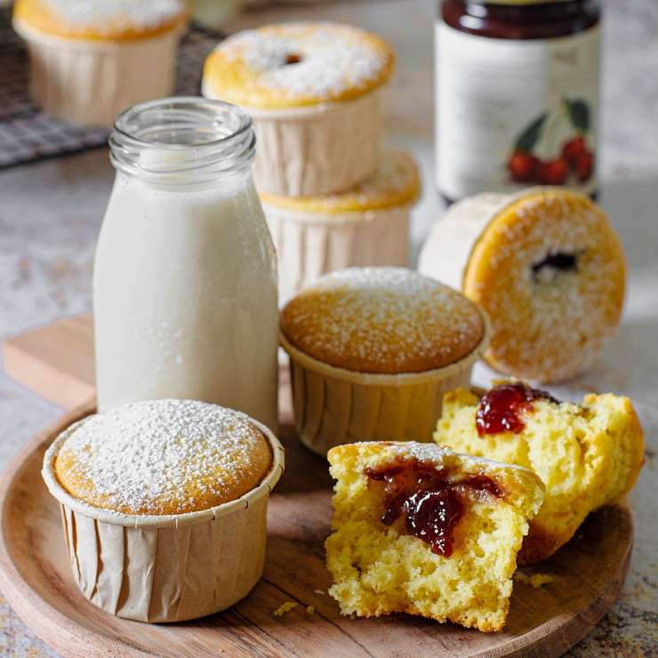 Маффины с вишневой начинкой