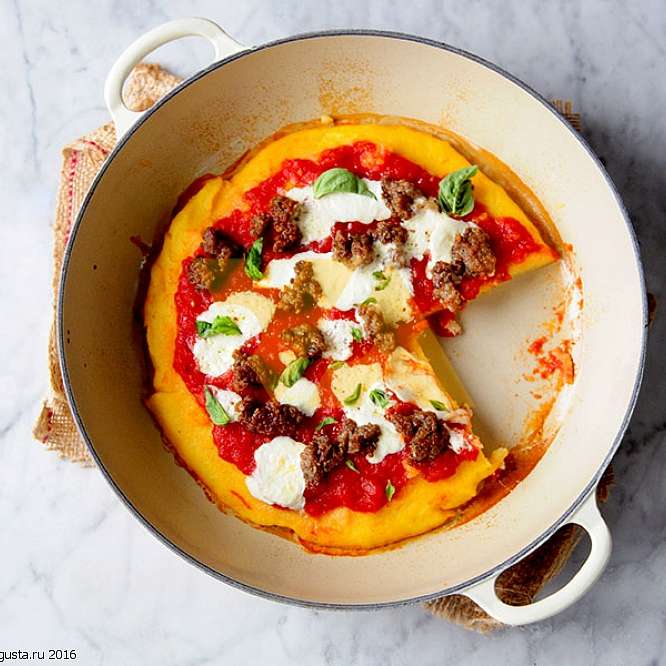 Пицца из кукурузной муки на сковороде