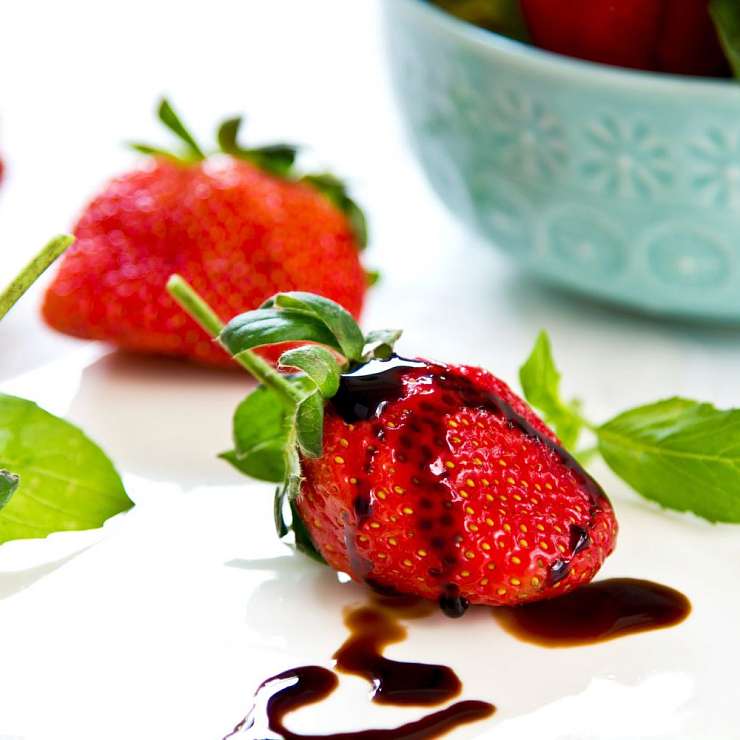 Клубника с бальзамическим уксусом