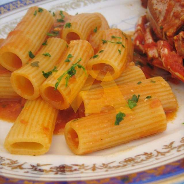 Омары запеченные с пастой, сыром Пекорино Романо и маскарпоне