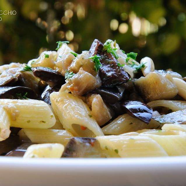 Пенне, запеченные с баклажанами и маслинами