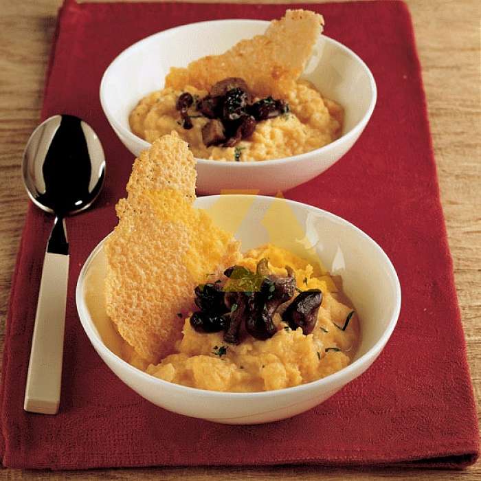 Яйца с грибами и хрустящим пармезаном