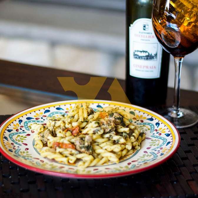 Джемелли с артишоками и колбаской