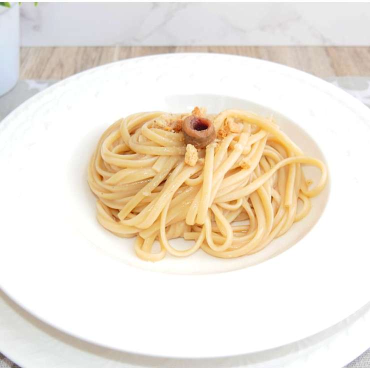 Спагетти со сливочным маслом и анчоусами