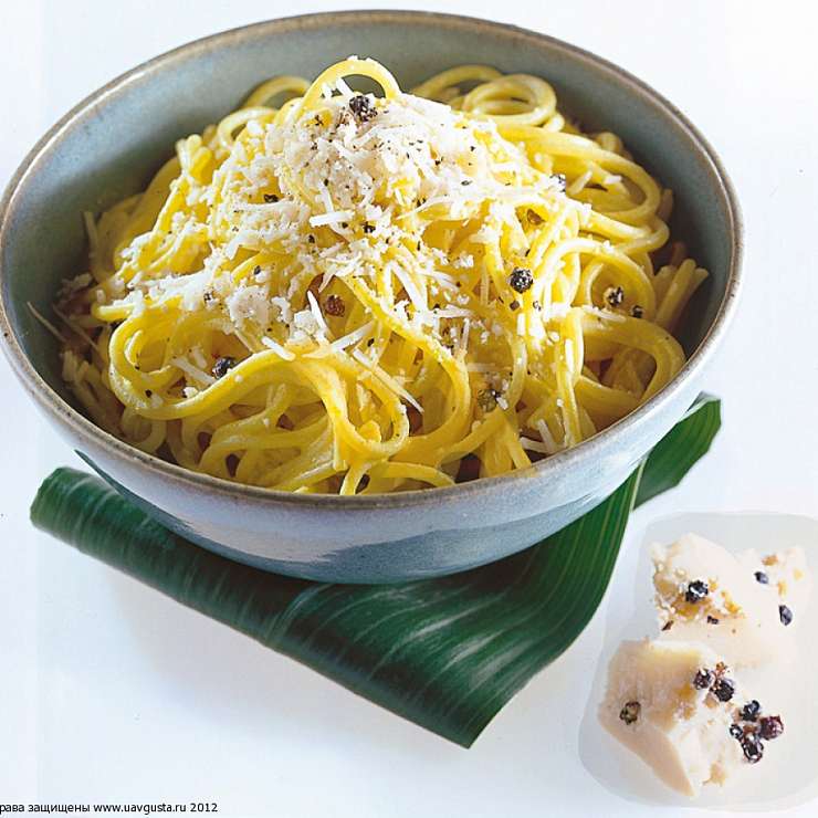 Спагетти с пекорино и перцем