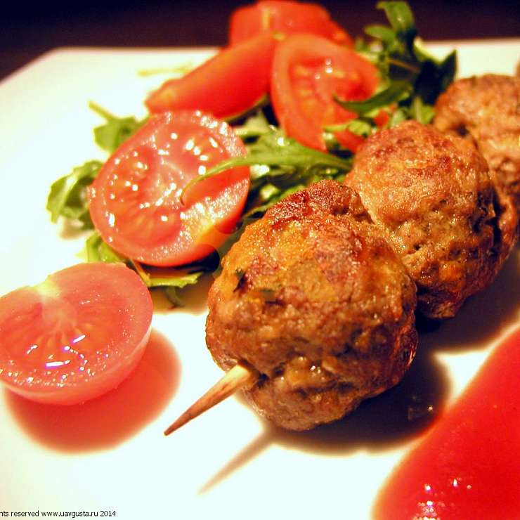 Фрикадельки из индейки с вялеными помидорами