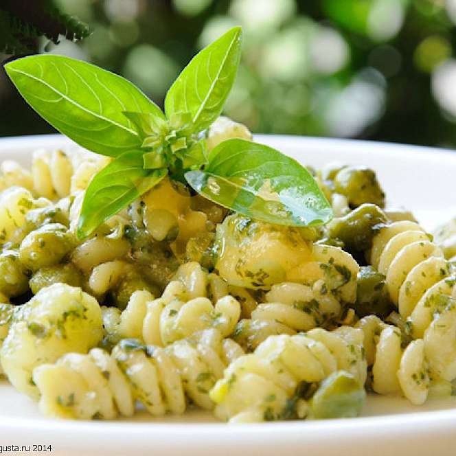 Фузилли с лимоном и горохом