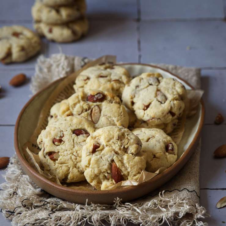 Печенье с сыром пармезан и миндалем