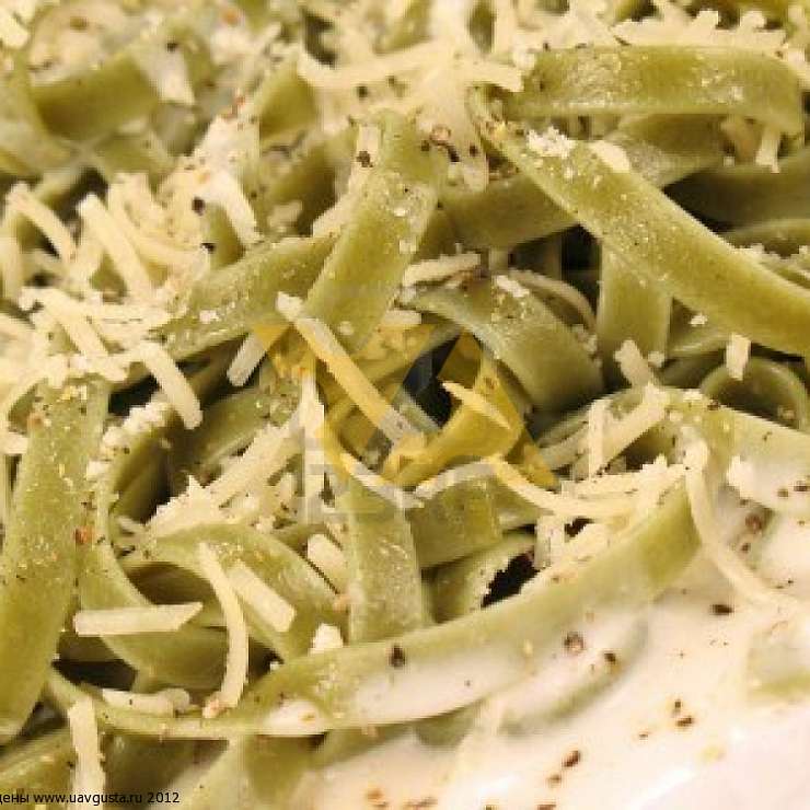 Феттуччине яичные со шпинатом, рикоттой и пекорино