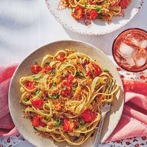 Феттучине с тунцом