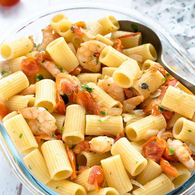 Ригатони с креветками