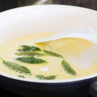 Соус из масла и шалфея