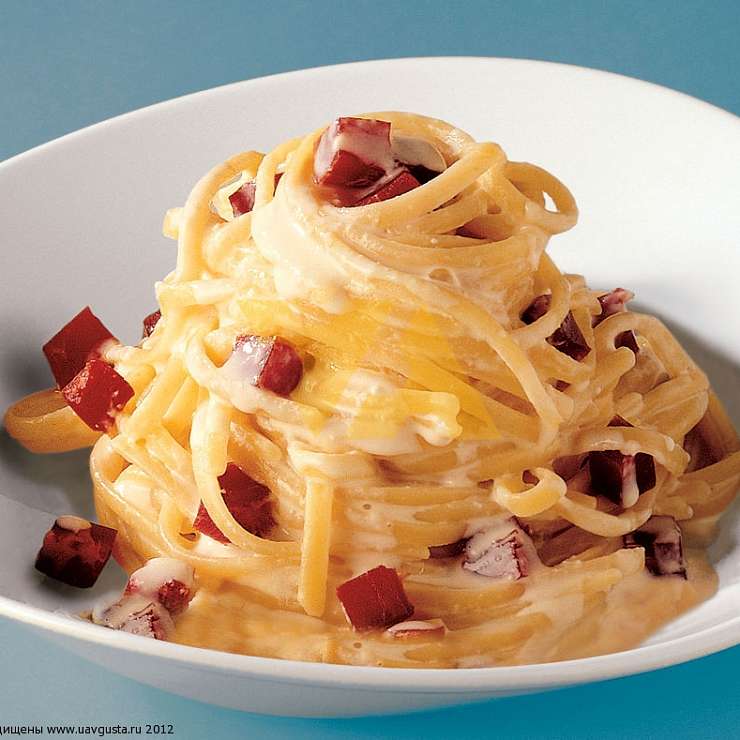 Паста карбонара с брезаолой